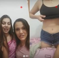 Mãe e filhas na putaria na webcam