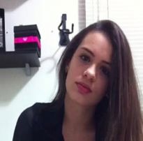 Rebeca magrinha caiu na net se masturbando gostoso para o primo em vídeo
