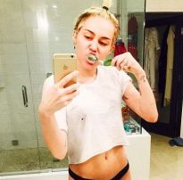 Miley cyrus chupando como uma louca