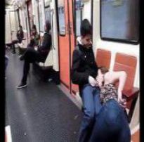 Caiu na net ninfeta fazendo boquete no metrô – fodinha.com